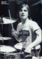 PHIL RUDD - bateria e percussão (1975 - 1983; 1994 - presente)
